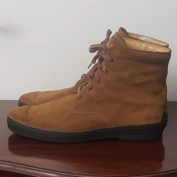 Tod's Men's Tan Suede Chukka Boots with Vibram Soles Size 10